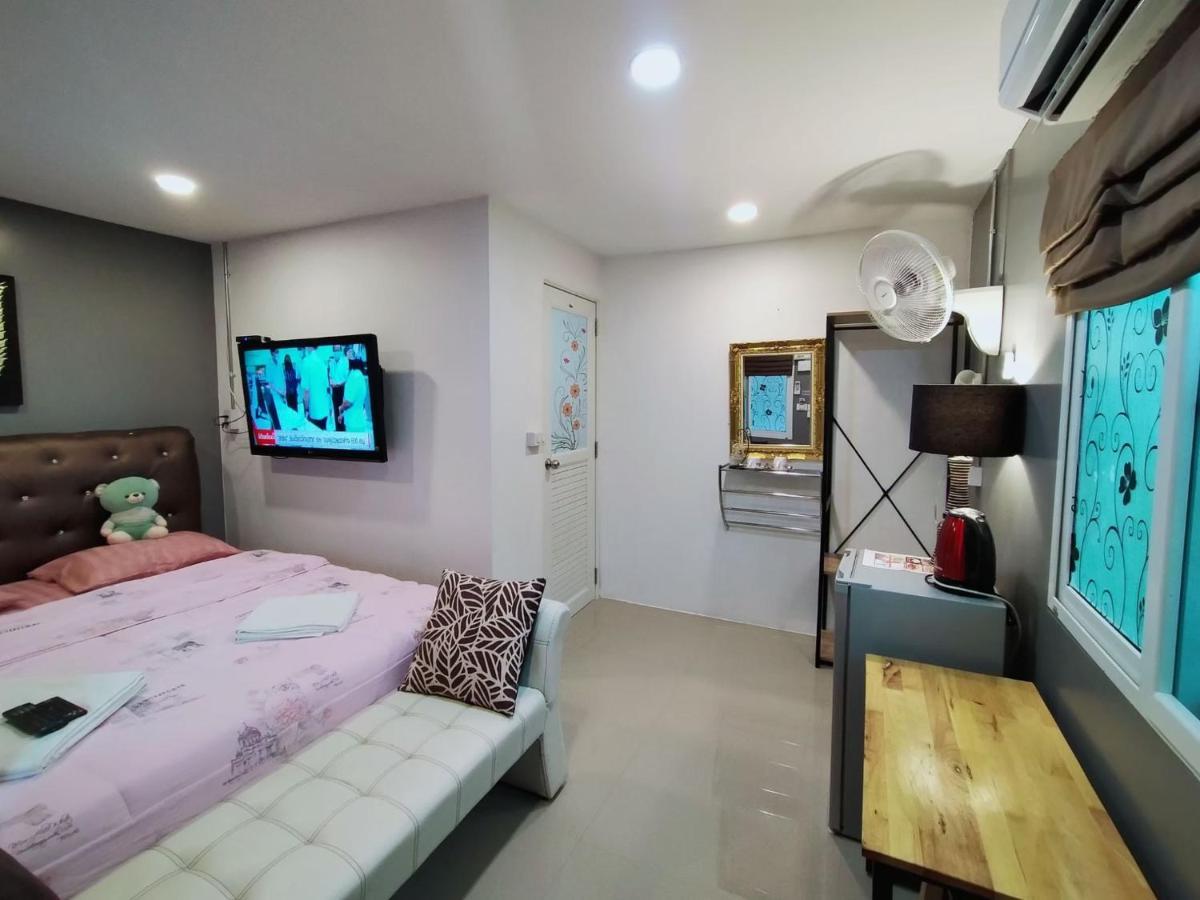 Ruenthip Homestay Bangkok Esterno foto