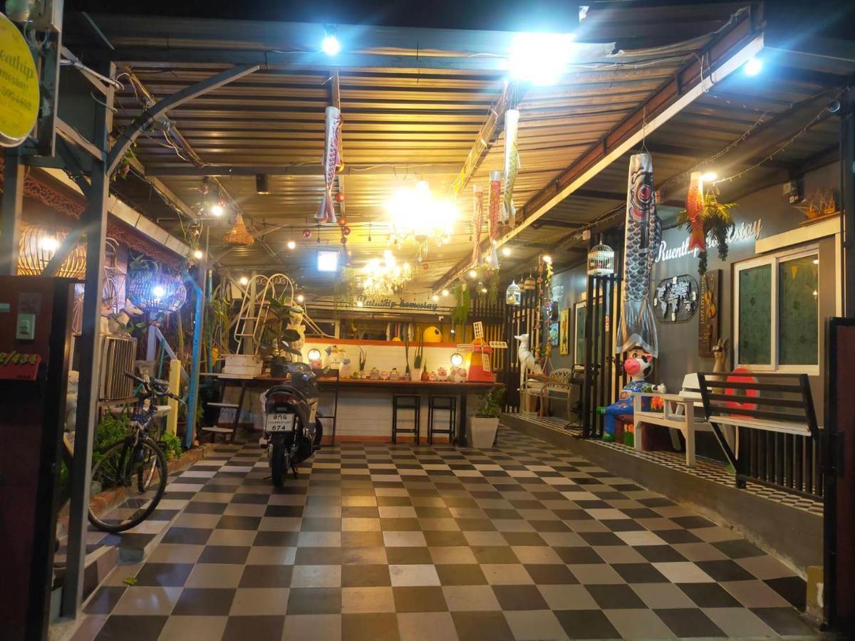 Ruenthip Homestay Bangkok Esterno foto