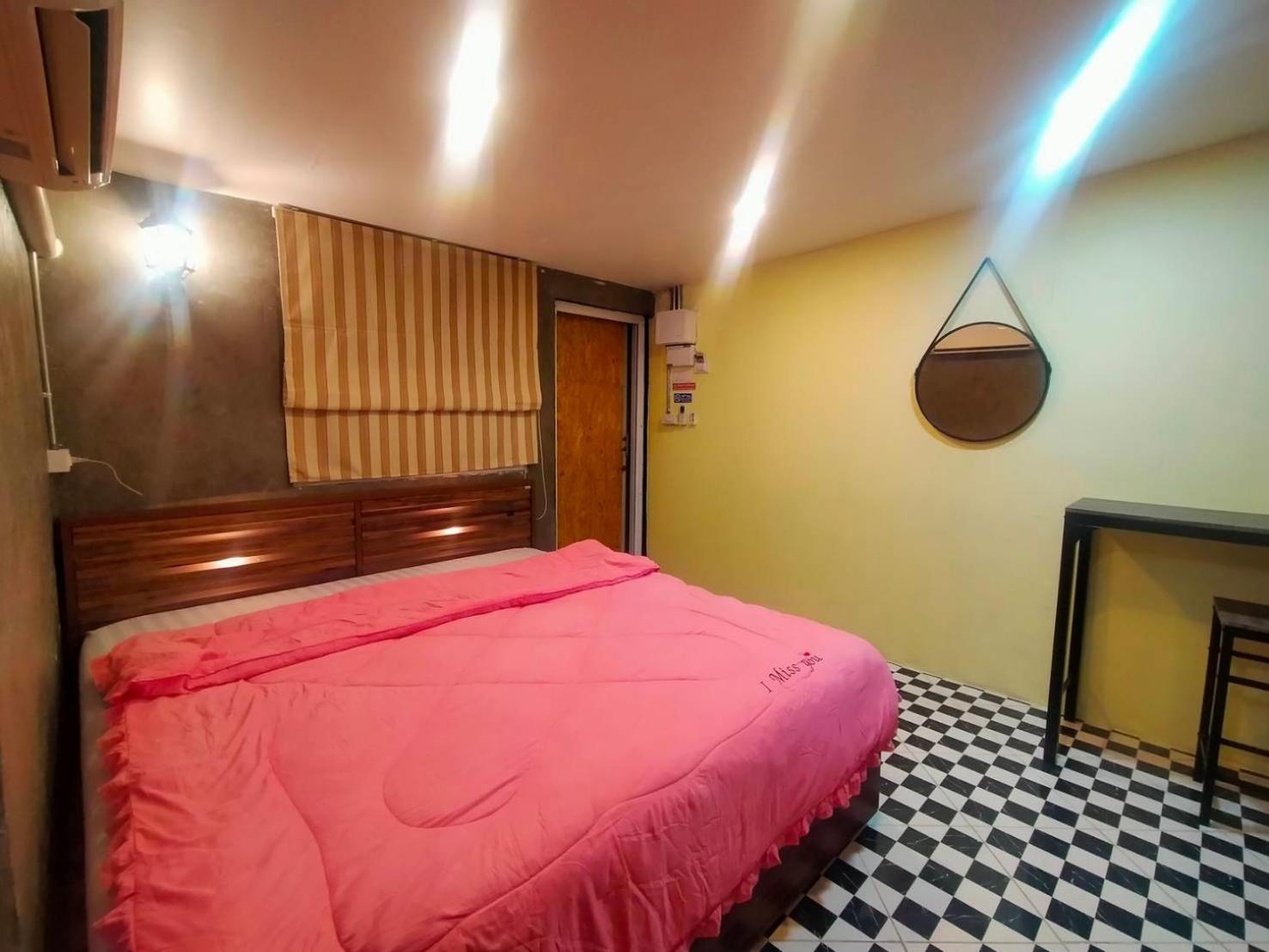 Ruenthip Homestay Bangkok Esterno foto