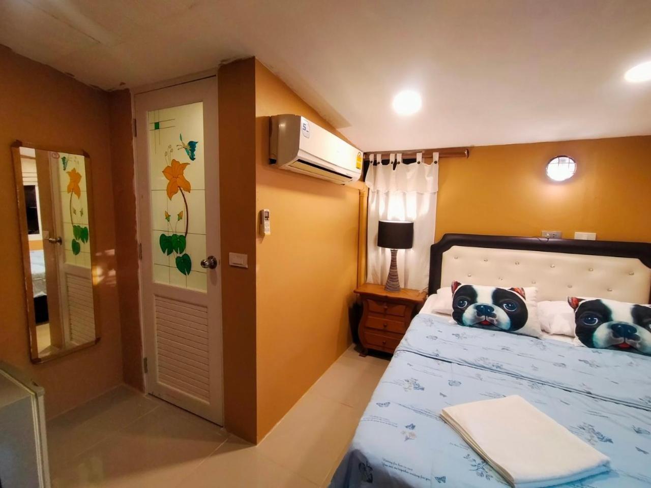 Ruenthip Homestay Bangkok Esterno foto