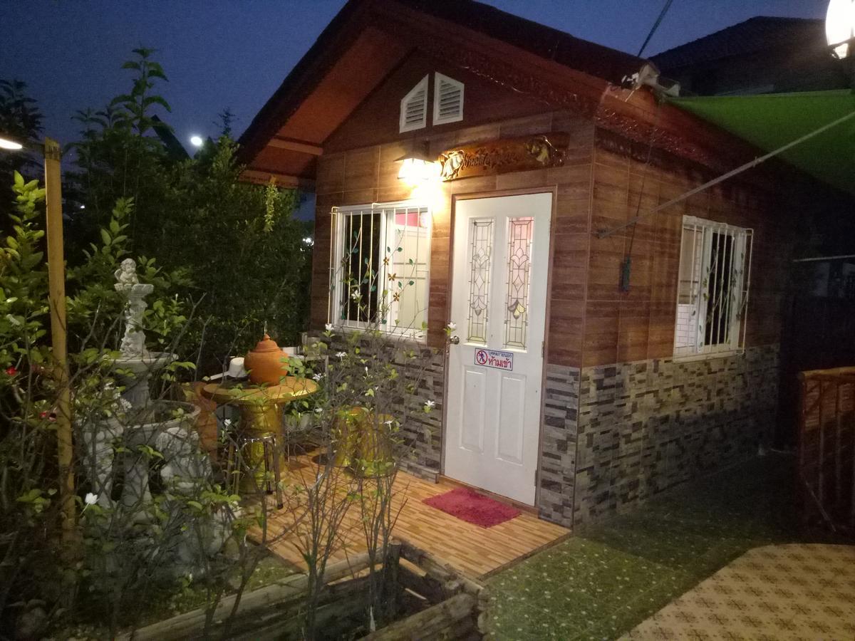 Ruenthip Homestay Bangkok Esterno foto